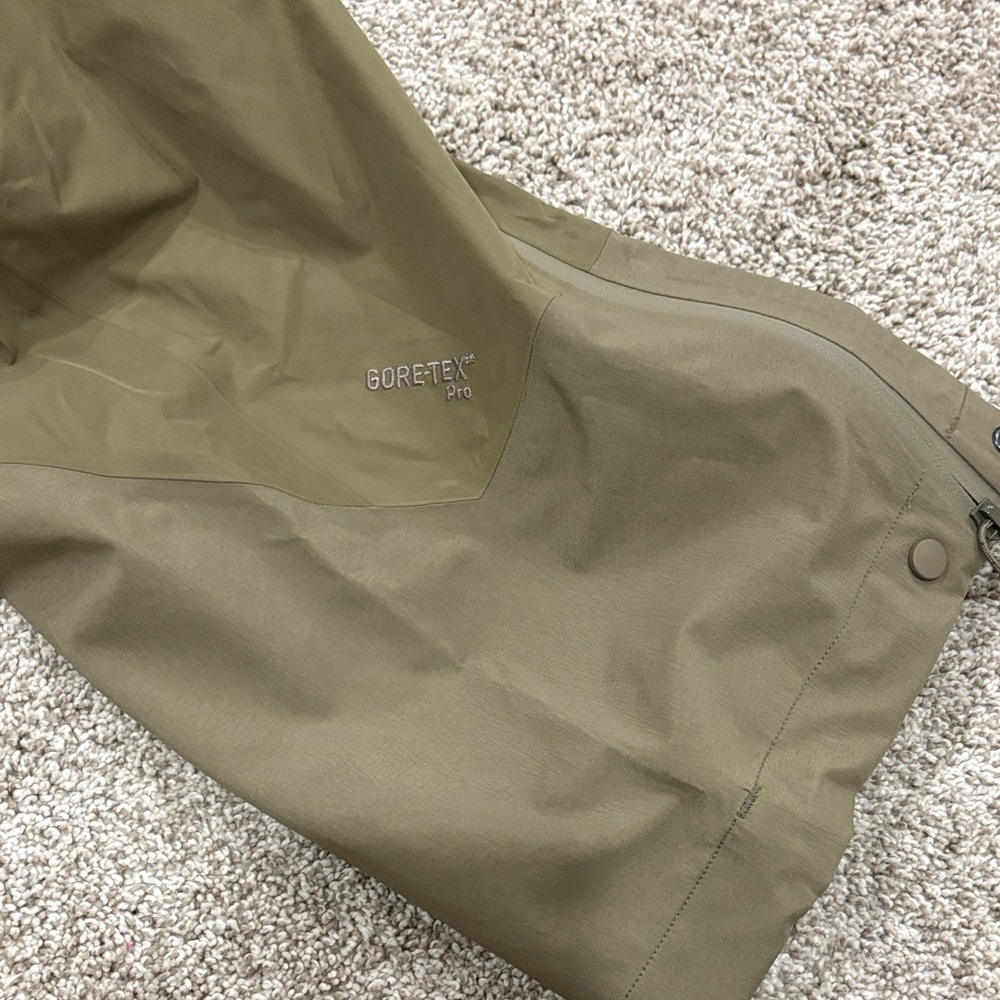 Arc'teryx Alpha LT Pant LEAF GORE-TEX Khaki Pants - Picture 4 of 11